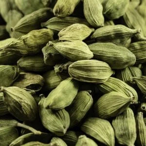 Quit Smoking with Cardamom